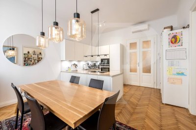 Altbautraum im Herzen des 7. Bezirks mit kleinem Balkon