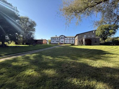 Angebot!!! Ehemaliger Dreiseitenhof mit 7 Wohneinheiten an der Ostseeküste