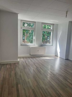 Helle 2-Zimmer-Wohnung mit großem Balkon