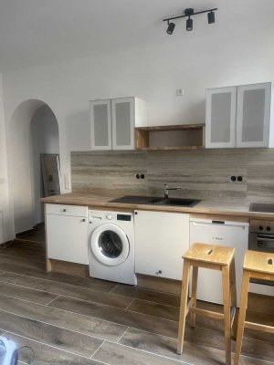 Voll möblierte 2-Zimmer-Wohnung am Bayerischen Platz – All-inclusive & sofort bezugsfrei