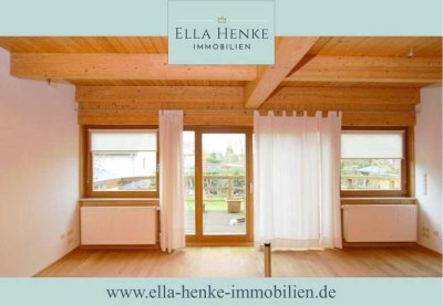 Moderne, helle Maisonette- Wohnung auf 2 Ebenen mit Terrasse, Balkon und Einbauküche.