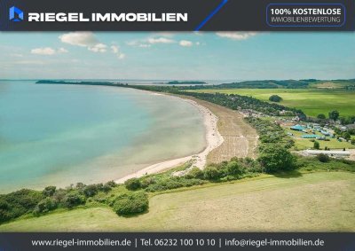 Sie hier? Wir auch! Bj. 2016 - hochwertig möblierte DHH, 995 m² Grundstück, unmittelbare Meeresnähe