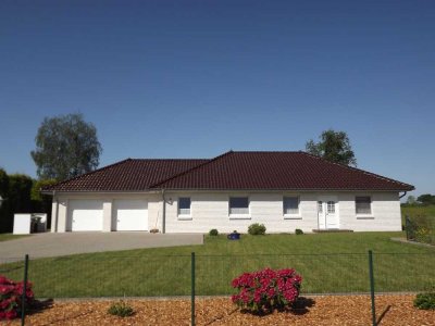 Bungalow mit Doppelgarage in Böel