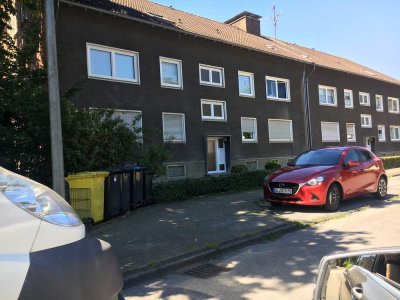 Saniert mit Balkon: freundliche 3,5-Zimmer-EG-Wohnung in Top Lage Erle