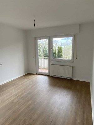 ***FRISCH RENOVIERTE 3-ZIMMERWOHNUNG***SEHR RUHIGE WOHNGEGEND***