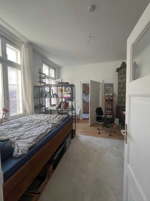 1-Zimmerwohnung im 1.OG in der Wahmstraße 58 zum 01.08. zu vermieten!
