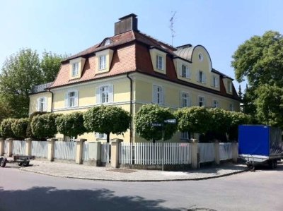 Traumhafte ruh. 4-Zi.-Altbau-Whg. in stilvoller Villa in Nymphenburg!
