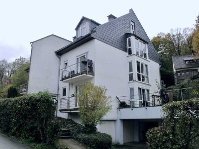 MODERNE 3,5 ZIMMER  MAISONETTEWOHNUNG MIT OFFENER GALERIE, SONNENBALKON, KAMIN UND GARAGE
