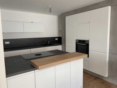 Neuwertige 2-Zimmer-Wohnung mit Balkon und EBK in Zimmern ob Rottweil