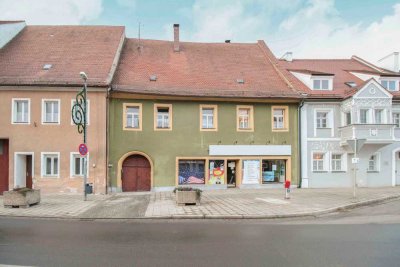Sofort bezugsfrei: Gepflegtes 9-Zi.-Zuhause mit Garten in Vilseck