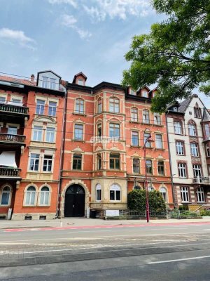 antaris Immobilien GmbH **Altbau mit Charakter: 5-Zimmer-Wohnung mit Balkon &Charme–Viel Potenzial**