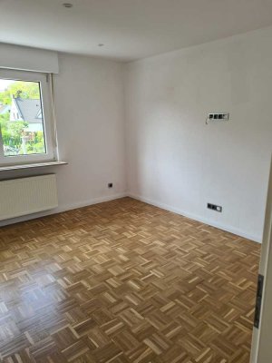 Attraktive und vollständig renovierte 3/2 -Raum-Wohnung mit Terasse/Balkon in Menden (Sauerland)