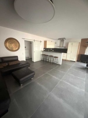 Kernsanierte 2-Zimmer Wohnung im 1. OG mit Balkon in Wiesbaden-Biebrich von Privat