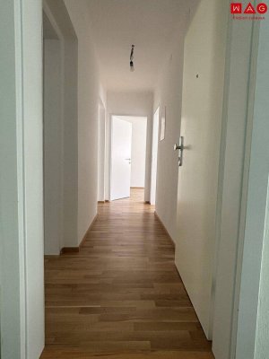 Sie suchen Ruhe und grüne Idylle gepaart mit 1A-Infrastruktur? Wir haben das Richtige für Sie! Tolle Wohnung in traumhafter Lage! Komplett saniert, wie Erstbezug, sofort verfügbar!