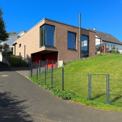 Architektenhaus im Bauhausstil - im Hang gebaut