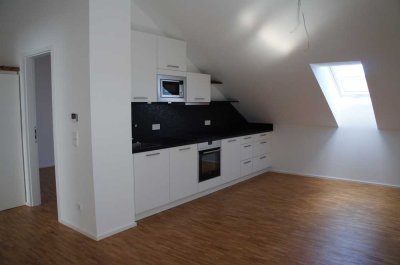 Ruhige 2-Zimmer DG-Wohnung im A+ Niedrigenergiehaus, Südbalkon, in Trudering