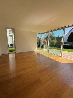 MODERNES HELLES HAUS MIT KAMIN; EINBAUKÜCHE; FEINPUTZ; PARKETT GEÖLT; HOHEN DECKEN - TOP AUSSTATTUNG