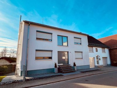 FAST NEUBAU !! TOP saniertes Anwesen mit schönem Garten und Garage in 66954 Pirmasens-Windsberg