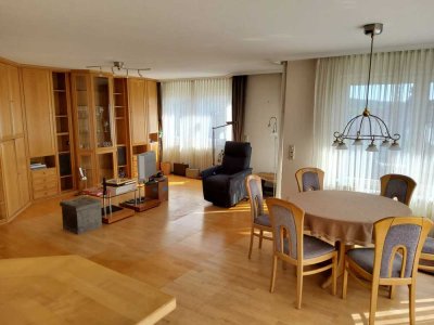EINZIGARTIG: Wohnung-(en) im EG mit 2 Garagenplätzen in kleiner Wohneinheit