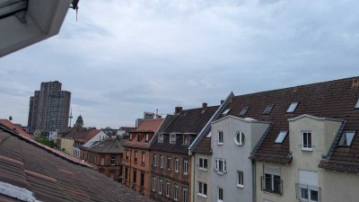 Schöne, helle Dachgeschosswohnung nahe altem Messplatz mit Tageslichtbad