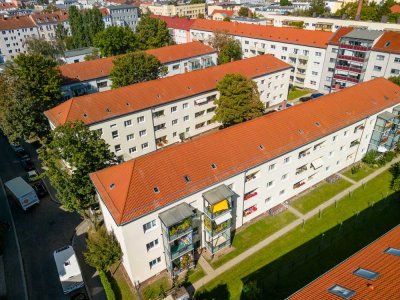 2 Zimmer mit Loggia und Wohnküche