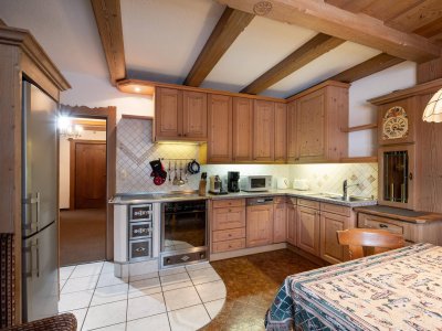 Herrliche, möblierte 4 Zi-Wohnung mit Einbauküche, Balkon und Stellplatz