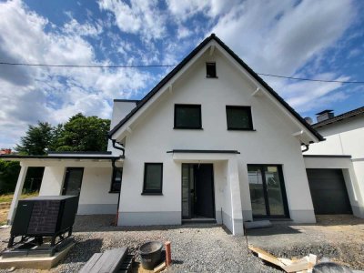 Einfamilienhaus (Erstbezug) mit gehobener Innenausstattung und EBK in Köln-Lövenich