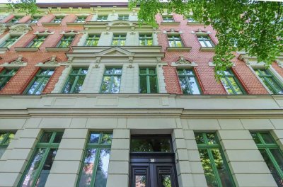 +++ Toplage! Sonnige 2-Zimmer-Wohung in saniertem Altbau mit großem Balkon! +++