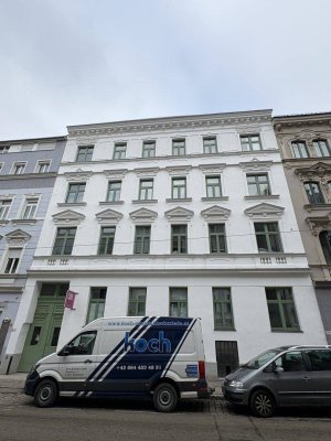 Komplettes Stockwerk mit großzügigen Räumen
