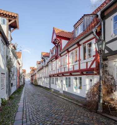 Liebevoll denkmalgerecht saniertes  Wohnhaus des 18. Jahrhunderts im Herzen Flensburgs