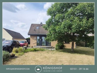 Meerbusch-Bösinghoven: Bungalow mit großem Garten und Blick auf die freien Felder
