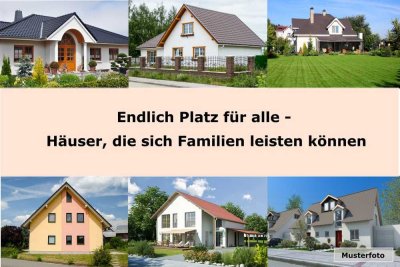 Familienfreundliches Einfamilienhaus mit Doppelgarage und idyllischem Garten