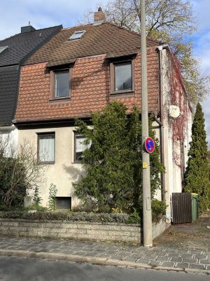 Indiv.Doppelhaushälfte,großer Garten & Garage im Herzen Zirndorfs