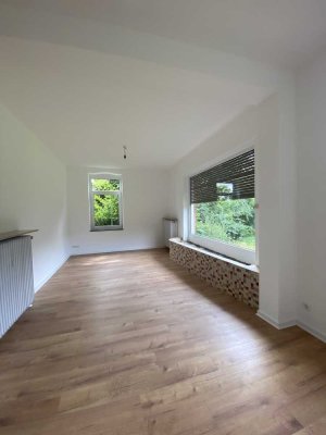 Möblierte, helle 2,5 Zimmer-Wohnung mit Garten
