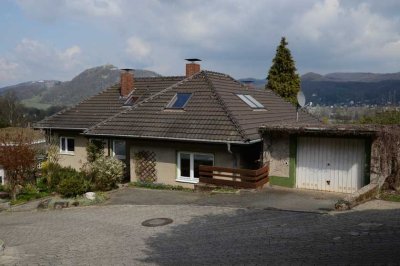 Kompl. neuw. sanierte Whg. mit Einbauküche 500 m hinter der Grenze von Bonn in Remagen-Rolandswerth