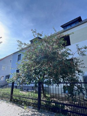 Erstbezug nach Sanierung: Stilvolle 3-Zimmer-Hochparterre-Wohnung mit geh. Innenausstattung