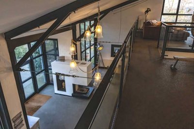 Luxuriöses Wohndomizil mit Gewerbeflächen, einem großen Einfamilienhaus und einem Blockhaus!