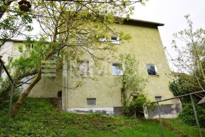 Villa in romantischer Lage - renovierungsbedürftig
