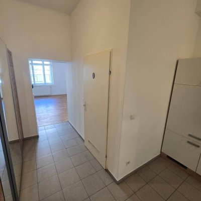 Geräumige 1-Zimmer Wohnung mit separater Küche