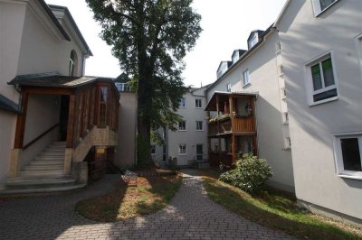 1-Zimmer mit moderner Einbauküche und Terrasse im Zentrum