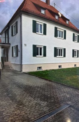 Schöne und modernisierte 4-Zimmer-Erdgeschosswohnung mit gehobener Innenausstattung in Illertissen