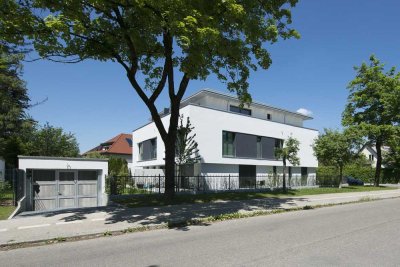 Stilvolle 3-Raum-Wohnung, mit Dachterrasse & EBK in München Hadern