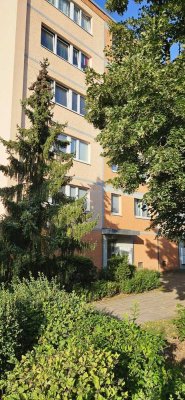 Helle 4 Zimmerwohnung mit Balkon und Fahrstuhl