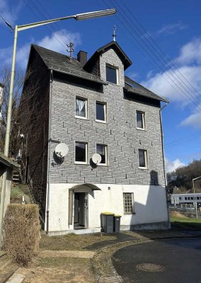 Großzügiges Mehrfamilienhaus mit 4 Einheiten, großer Terrasse & Garten – zentral in Betzdorf