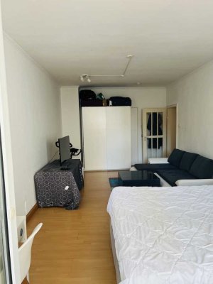 Helles Zimmer mit Balkon in zentraler 2er-WG – Frankfurt am Main