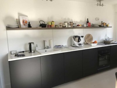 HOCHWERTIG SANIERTE WOHNUNG MIT FLAIR ! BALKON MODERNER KÜCHENZEILE KFZ STELLPLATZ