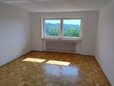 Attraktive 4-Zimmer-Wohnung mit Garage, Balkon und EBK in Hebertsfelden