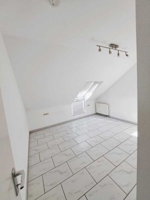 Stilvolle, helle, 2-Zimmerwohnung mit Balkon in Großbettlingen