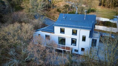 Exklusives Anwesen für Anspruchsvolle – Stilvoll saniertes Landhaus auf großem Grundstück & Privat