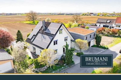 BRUMANI | Großzügiges Einfamilienhaus mit exklusiven Anbau, großem Garten und Pool in Buggingen